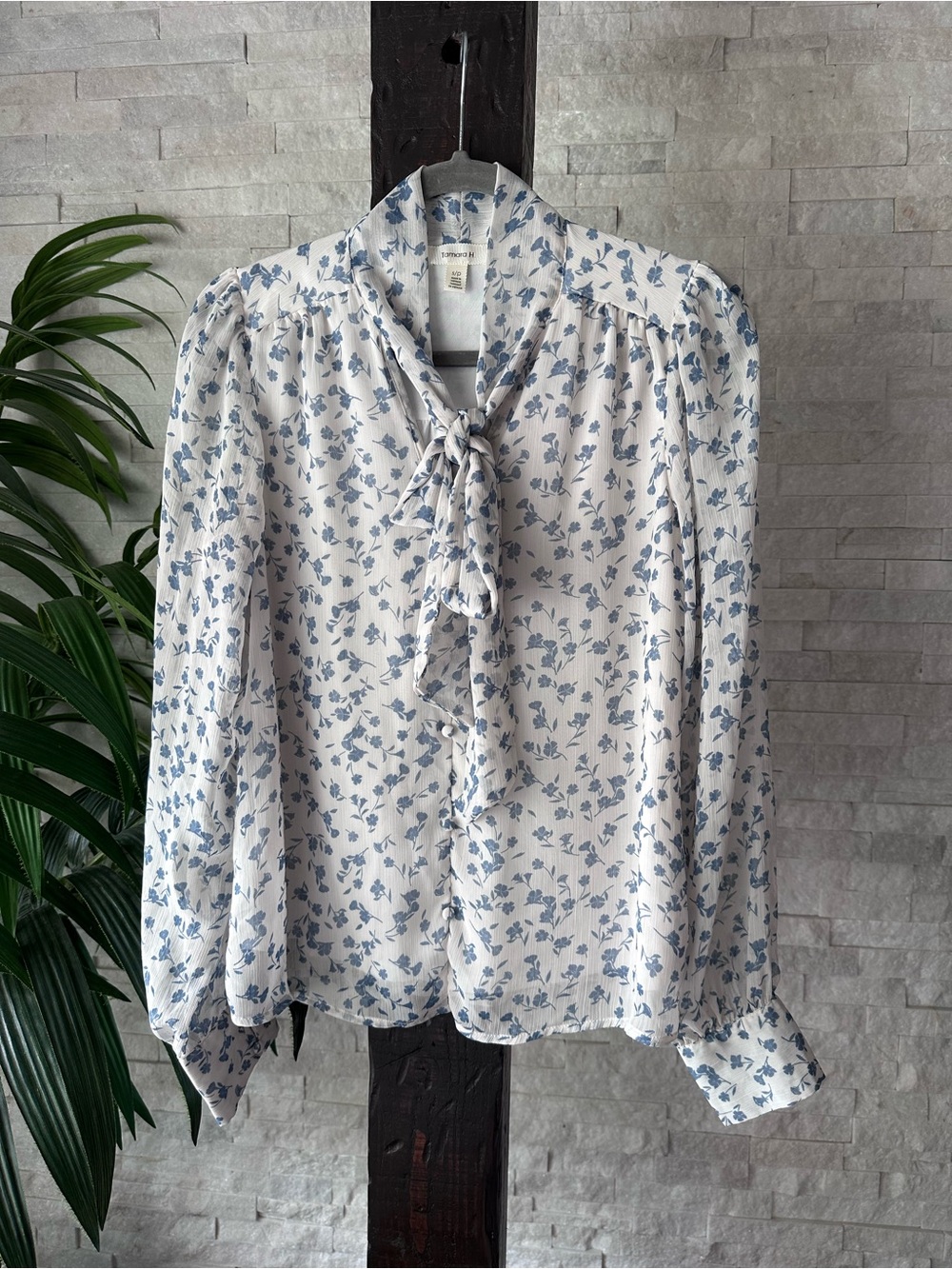 Tamara H. Bowtie Neck Floral Drapey Breezy Blouse Size Small